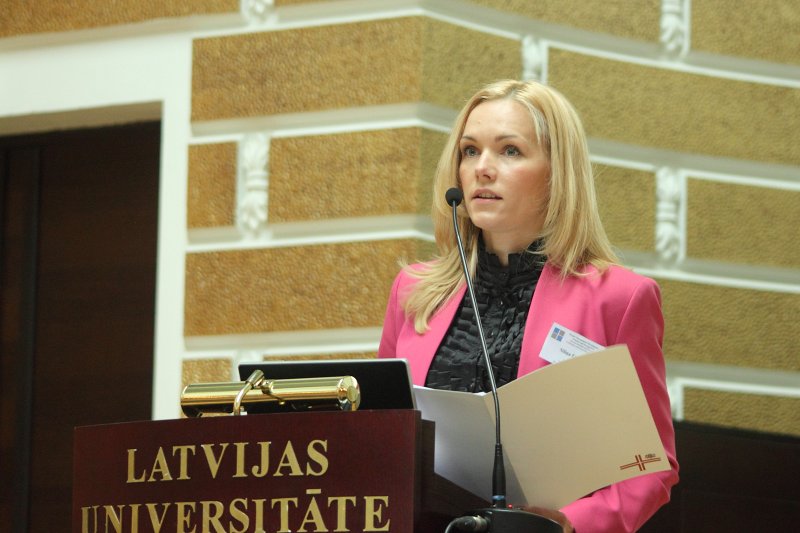 Konferences «Projektu vadīšanas nozares attīstība – prakse un perspektīvas» plenārsēde. Saeimas Publisko izdevumu un revīzijas komisijas priekšsēdētāja Elīna Siliņa.