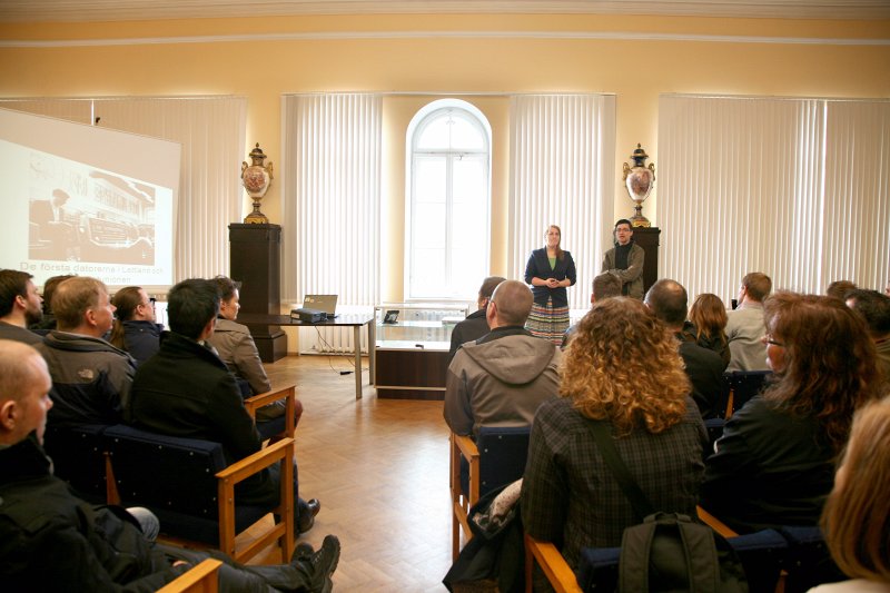 Delegācija no Ūmeo Universitātes (Zviedrija) viesojas Latvijas Universitātes Vēstures muzejā. null