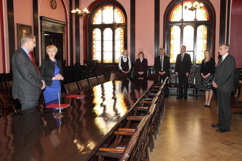 Sadarbības līguma starp Latvijas Universitāti un Valsts zemes dienestu parakstīšana. null