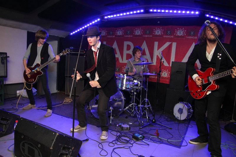 Latvijas Universitātes mūzikas grupu konkurss «HADRONS», noslēguma koncerts klubā «NABAKLAB». Grupa «Dust Devil Drive», kas pārstāv LU Juridisko fakultāti.