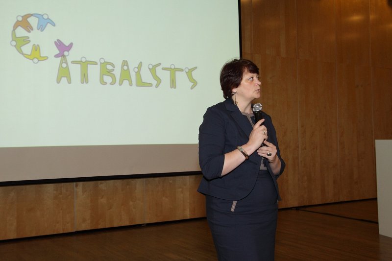 ESF projekts «Atbalsta programmu izstrāde un īstenošana sociālās atstumtības riskam pakļauto jauniešu atbalsta sistēmas izveidei» (Vienošanās Nr.2010/0328/1DP/1.2.2.4.1/10/IPIA/VIAA/002). 4.9. aktivitātes seminārs (viesnīcā «Radisson Blu Hotel Latvija»). null