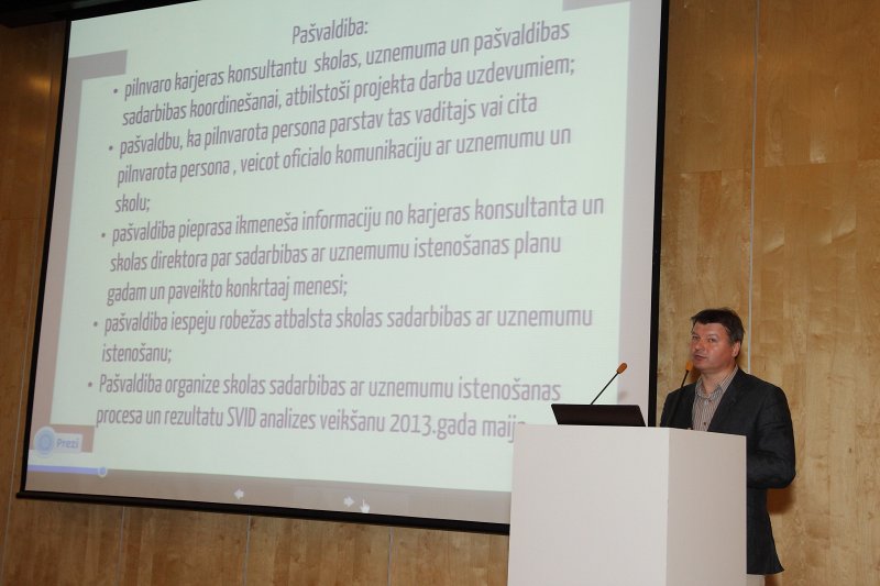 ESF projekts «Atbalsta programmu izstrāde un īstenošana sociālās atstumtības riskam pakļauto jauniešu atbalsta sistēmas izveidei» (Vienošanās Nr.2010/0328/1DP/1.2.2.4.1/10/IPIA/VIAA/002). 4.9. aktivitātes seminārs (viesnīcā «Radisson Blu Hotel Latvija»). Rēzeknes Augstskolas docents Dr. paed. Gunārs Strods.