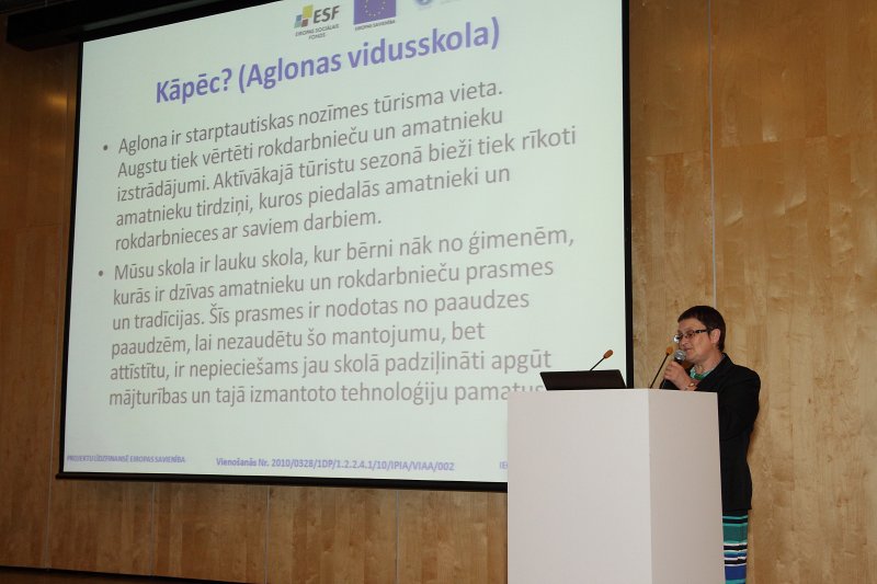 ESF projekts «Atbalsta programmu izstrāde un īstenošana sociālās atstumtības riskam pakļauto jauniešu atbalsta sistēmas izveidei» (Vienošanās Nr.2010/0328/1DP/1.2.2.4.1/10/IPIA/VIAA/002). 4.9. aktivitātes seminārs (viesnīcā «Radisson Blu Hotel Latvija»). Prof. Rudīte Andersone.