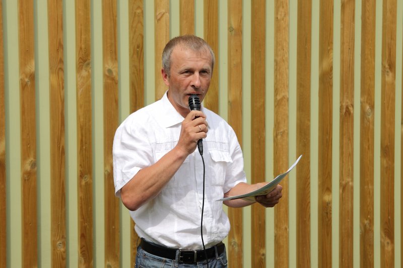 Testa stendu energoefektivitātes monitoringa projekta prezentācija
Latvijas Universitātes Botāniskā dārza teritorijā. «Latvijas Finiera» meitas uzņēmuma «Riga Wood Baltic» valdes priekšsēdētājs Uģis Ozols.