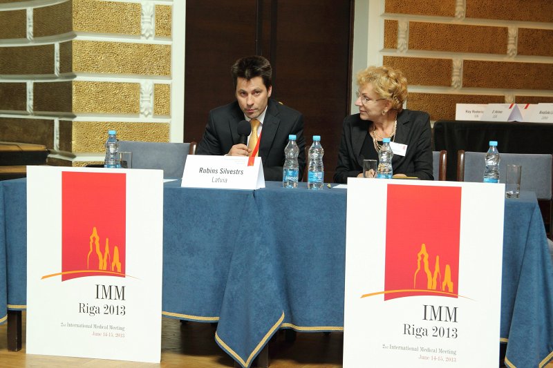 2. starptautiskā medicīnas konference «IMM-Riga 2012» un 17. Latvijas Dermatovenerologu kongress. LU Medicīnas fakultātes docents Silvestrs Rubins un RSU Medicīnas fakultātes profesore Ludmila Vīksna.