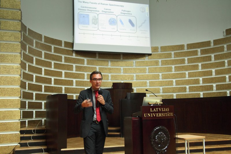 1. starptautiskā konference «Biophotonics – Riga 2013». Jēnas Universitātes profesors Jurgens Popps (Juergen Popp).