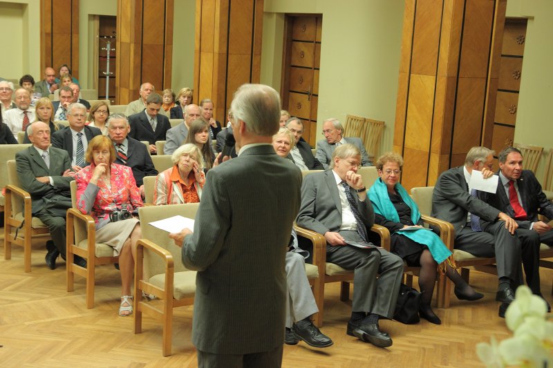 Valtera Capa balvas svinīgā pasniegšana profesoram Jānim Spīgulim (Latvijas Zinātņu akadēmijā). null