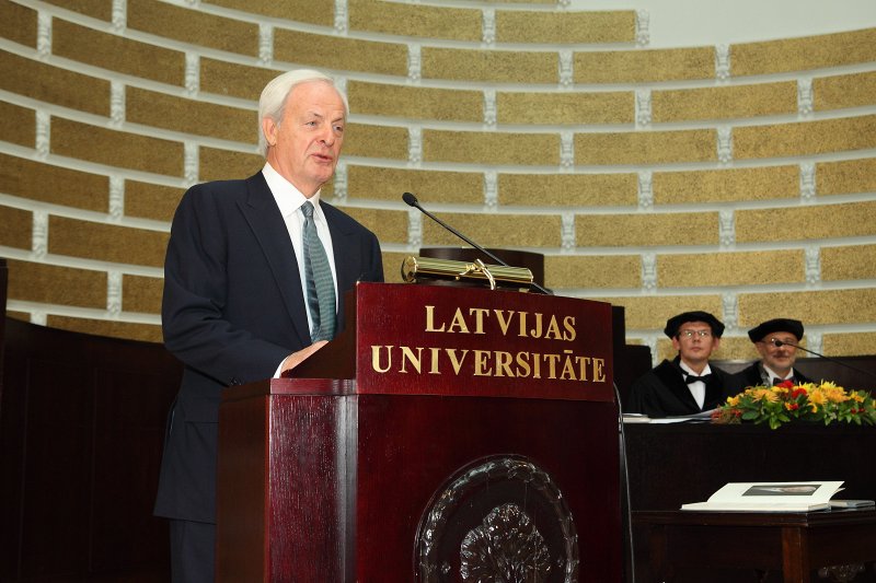 Latvijas Universitātes 94. gadadienai veltīta LU Senāta svinīgā sēde. LU Goda biedra, 
Latvijas Universitātes mecenāta Džona Medvecka uzruna.