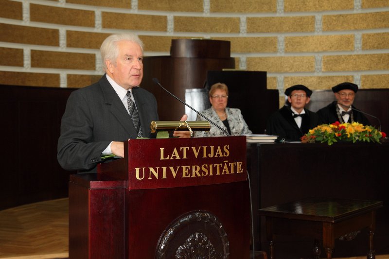 Latvijas Universitātes 94. gadadienai veltīta LU Senāta svinīgā sēde. LU emeritētā profesora Andra Broka uzruna.