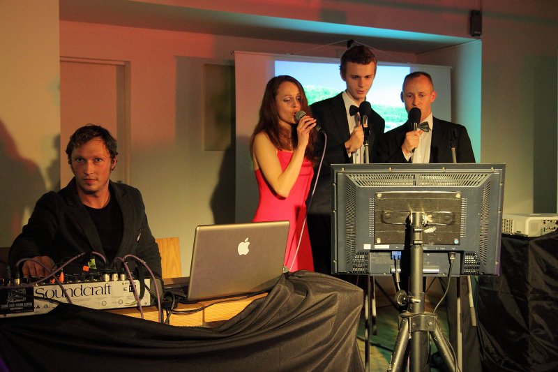 Latvijas Universitātes 94. gadadienas Akadēmiskā balle. Karaoke.