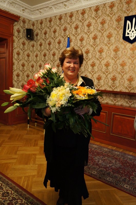 Latvijas Universitātes Akadēmiskās bibliotēkas direktore
Venta Kocere saņem Ukrainas Kņazienes Olgas trešās šķiras ordeni. LU Akadēmiskās bibliotēkas direktore Venta Kocere.