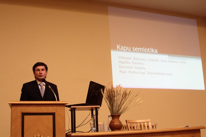 K. Barona konference 2013 «Folklora viņpus mutvārdiem» Latvijas Zinātņu akadēmijā. Sergejs Kruks.