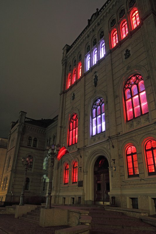 Festivāla «Staro Rīga» instalācija «Gaišais prāts» uz Latvijas Universitātes galvenās ēkas. null
