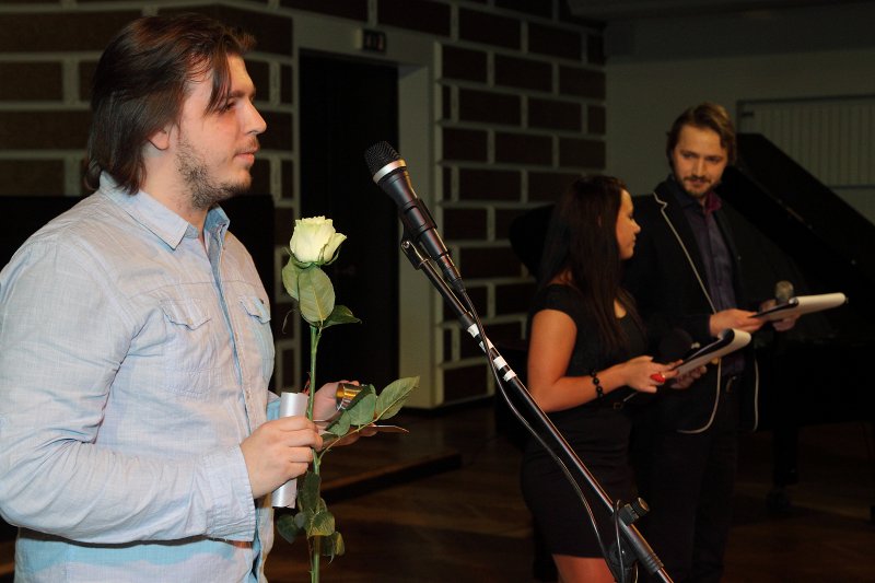 Latvijas Universitātes Studentu padomes (LU SP) Gada balvas 2013 pasniegšanas ceremonija. LU DF studentu pašpārvaldes priekšsēdētājs Andris Eniņš.