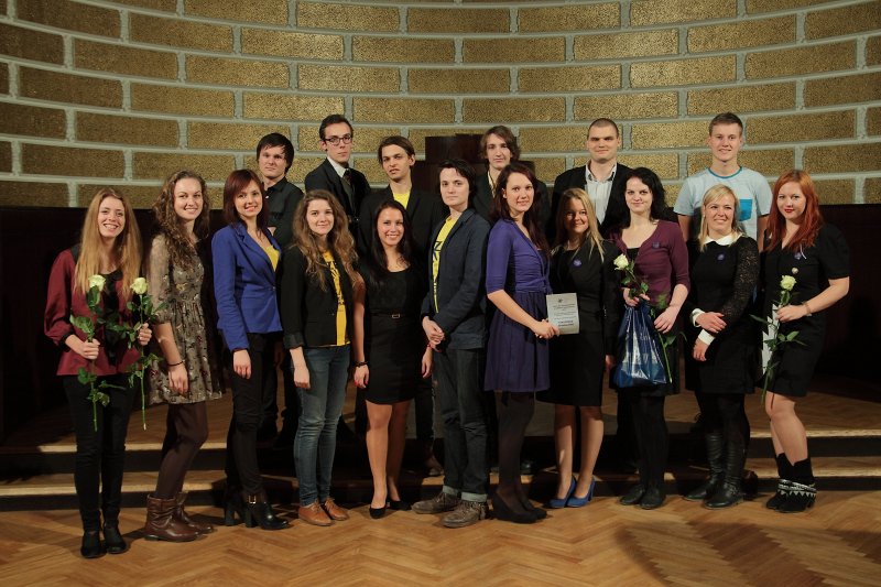 Latvijas Universitātes Studentu padomes (LU SP) Gada balvas 2013 pasniegšanas ceremonija. LU Sociālo zinātņu fakultātes studentu pašpārvaldes aktīvisti.