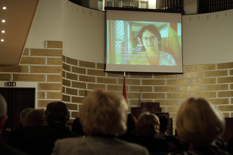 Latvijas Universitātes Pedagoģijas, psiholoģijas un mākslas fakultātes 30 gadu jubilejas svinības. Filmas demonstrācija.