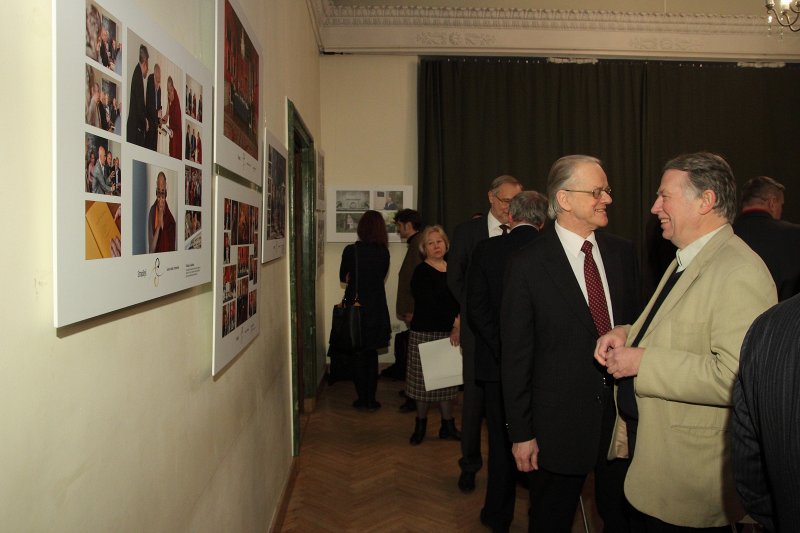 Akadēmiķa Jāņa Stradiņa jubilejai veltītas fotoizstādes atklāšana (Arhitektu namā, Torņa ielā 11). null