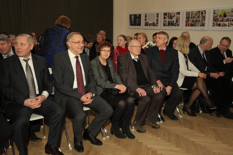 Akadēmiķa Jāņa Stradiņa jubilejai veltītas fotoizstādes atklāšana (Arhitektu namā, Torņa ielā 11). null