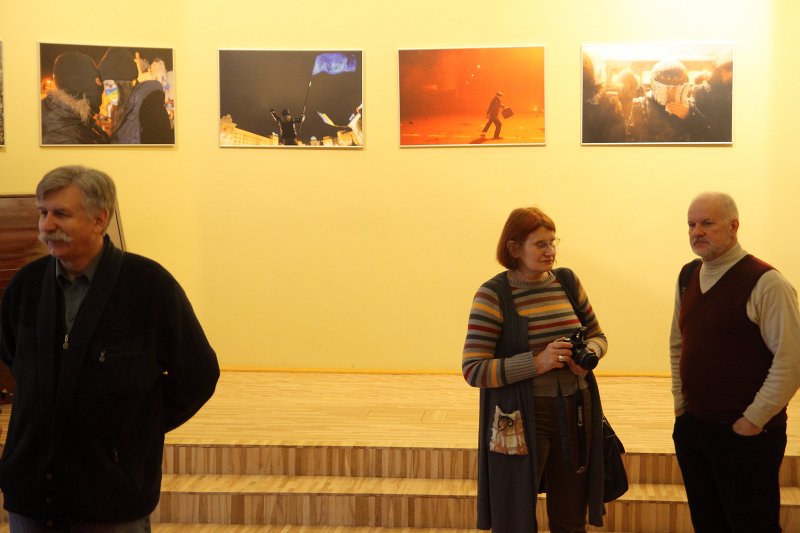 Ukrainas Profesionālo Fotogrāfu asociācijas direktora Mstislava Černova (Мстислав Чернов)(Kijeva) fotoizstādes «Brīvības teritorija» atklāšana
LU Akadēmiskajā bibliotēkā. null