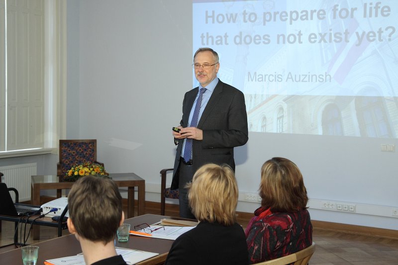 Starptautisks seminārs «Information Services for Research Process». LU rektors prof. Mārcis Auziņš.