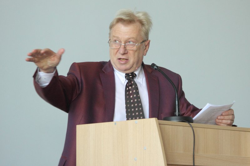 Starptautiskā zinātniskā konference «Nacionālā identitāte mainīgā sabiedrībā». Maskavas Ekonomikas institūta profesors Igors Čubais (И́горь 
Чуба́йс).