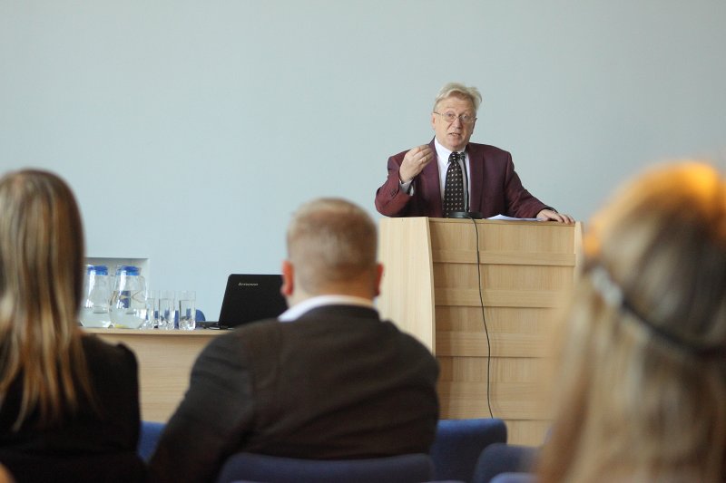 Starptautiskā zinātniskā konference «Nacionālā identitāte mainīgā sabiedrībā». Maskavas Ekonomikas institūta profesors Igors Čubais (И́горь 
Чуба́йс).