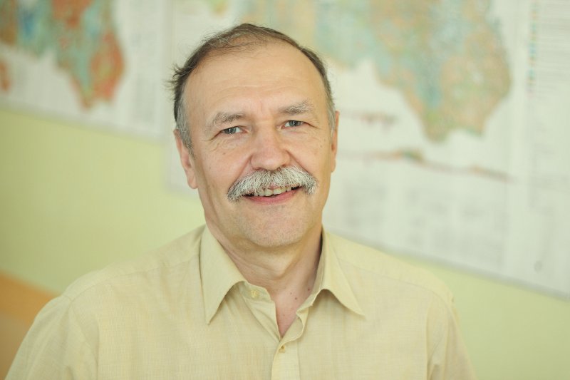 Latvijas Universitātes Ģeogrāfijas un Zemes zinātņu fakultātes  profesors Ervīns Lukševičs. null