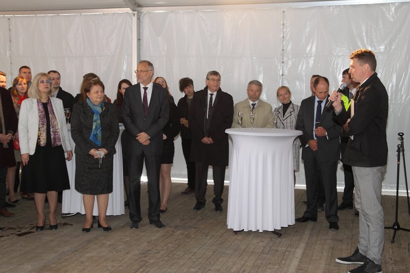 Latvijas Universitātes Akadēmiskā centra Torņakalnā pamatakmens un laika kapsulas ar vēstījumu nākamajām paaudzēm ielikšanas svinīgā ceremonija. null