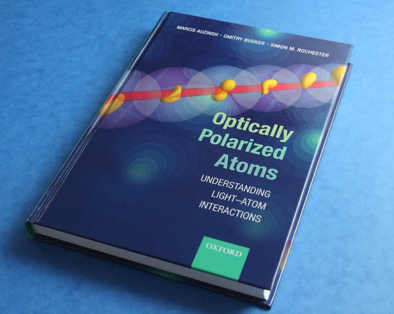 Izdevniecības «Oxford University Press» izdotā grāmata «Optically Polarized Atoms», kuras līdzautors  ir Latvijas Universitātes rektors profesors Mārcis Auziņš. null