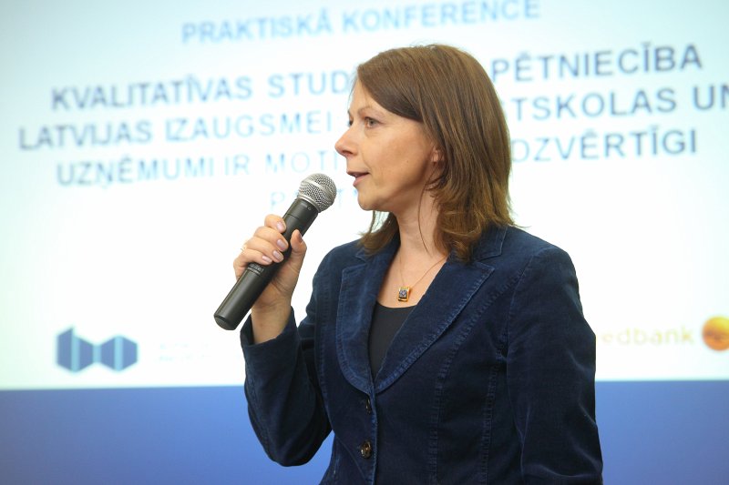 Konference «Kvalitatīvas studijas un pētniecība Latvijas izaugsmei». Swedbank akadēmijas vadītāja Sandra Lāce.