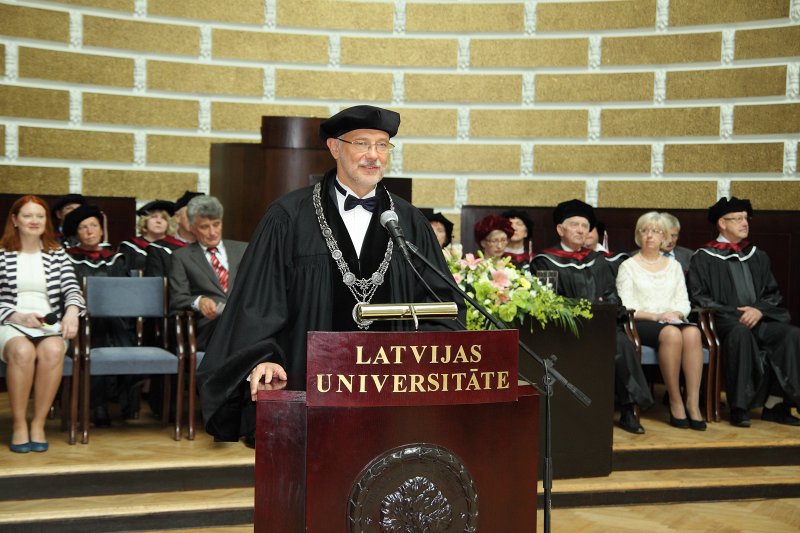 Latvijas Universitātes Medicīnas fakultātes absolventu izlaidums. null