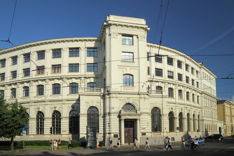 Ēka, kurā atrodas Latvijas Universitātes Ekonomikas un vadības fakultāte, Vēstures un filozofijas fakultāte un Medicīnas fakultātes Zobārstniecības mācību klīnika. null