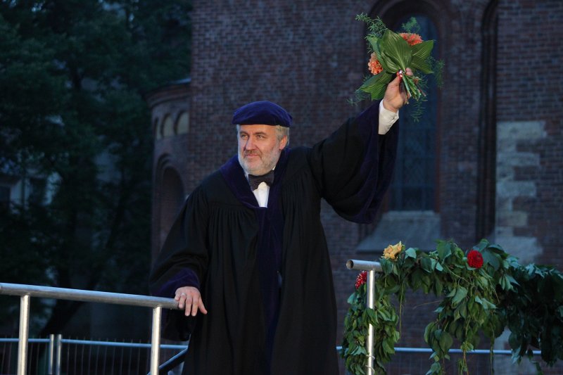 Jauno studentu svētki «Aristotelis 2014» Doma laukumā. LU PPMF dekāns profesors Andris Grīnfelds.