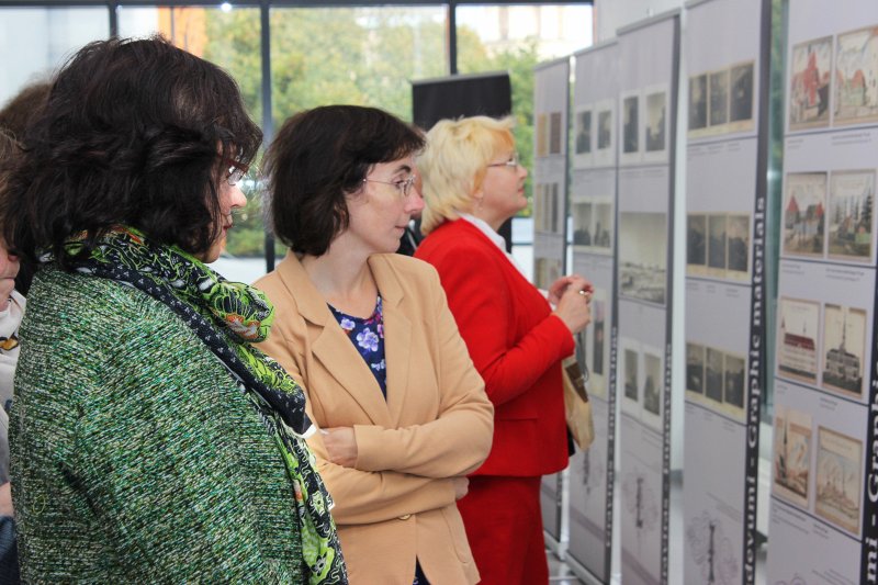 Izstādes «Pēc 5 mirkļiem 100 gadi: Bibliotēku dārgumi» atklāšana Latvijas Universitātes bibliotēkā. null