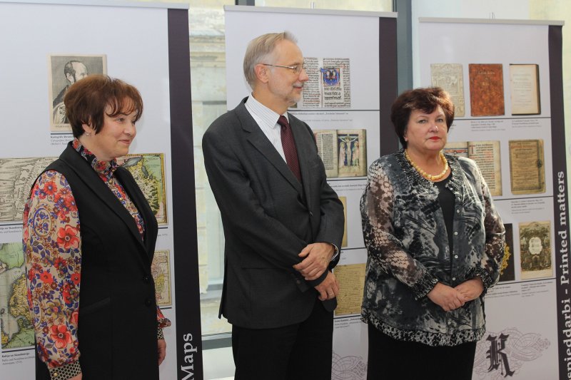 Izstādes «Pēc 5 mirkļiem 100 gadi: Bibliotēku dārgumi» atklāšana Latvijas Universitātes bibliotēkā. null