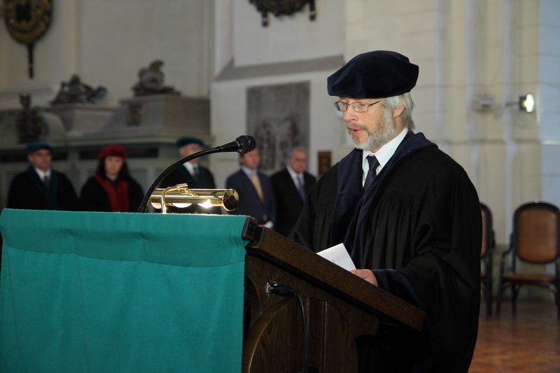 Latvijas Universitātes 95. gadadienai veltīts dievkalpojums Doma baznīcā. LU Teoloģijas fakultātes dekāns asoc. prof. Ralfs Kokins.