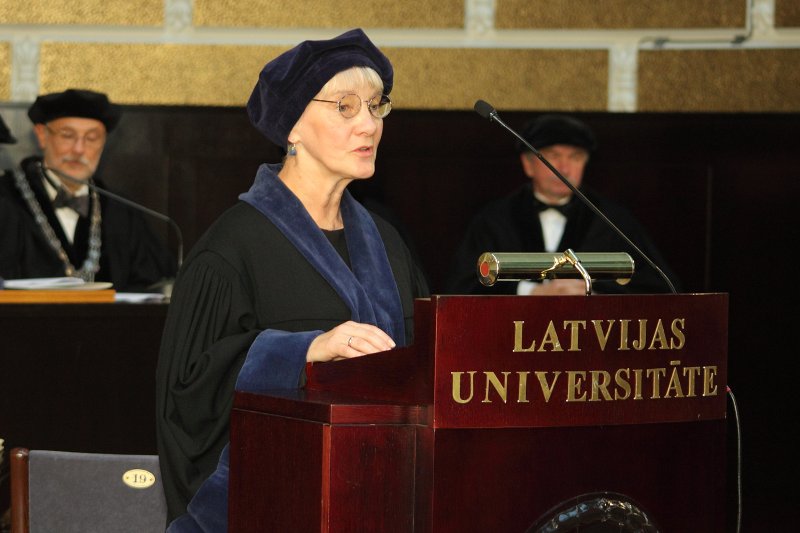 Latvijas Universitātes 95. gadadienai veltīta LU Senāta svinīgā sēde. LU HZF dekāne profesore Ilze Rūmniece.