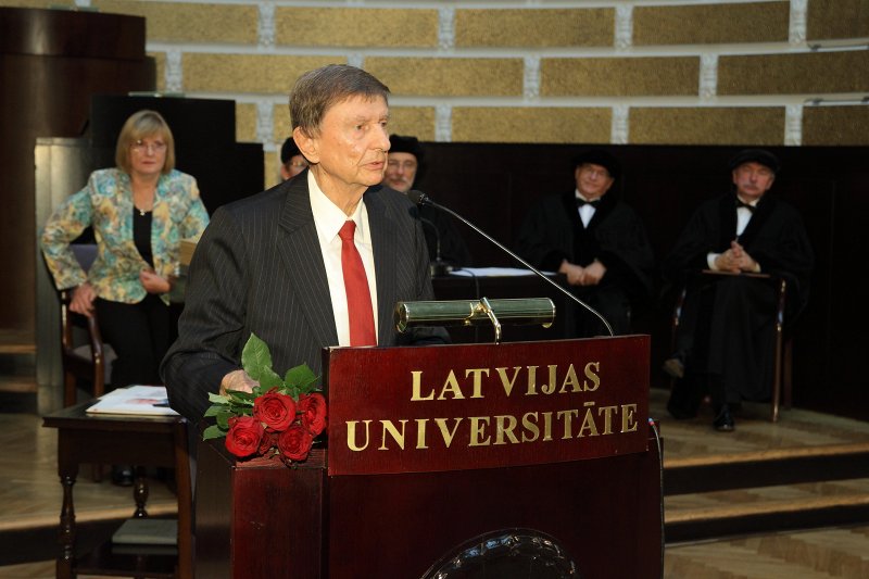 Latvijas Universitātes 95. gadadienai veltīta LU Senāta svinīgā sēde. LU Goda doktors, 
Viļņas Universitātes profesors Alberts Čaplinsks  (Albertas Čaplinskas).