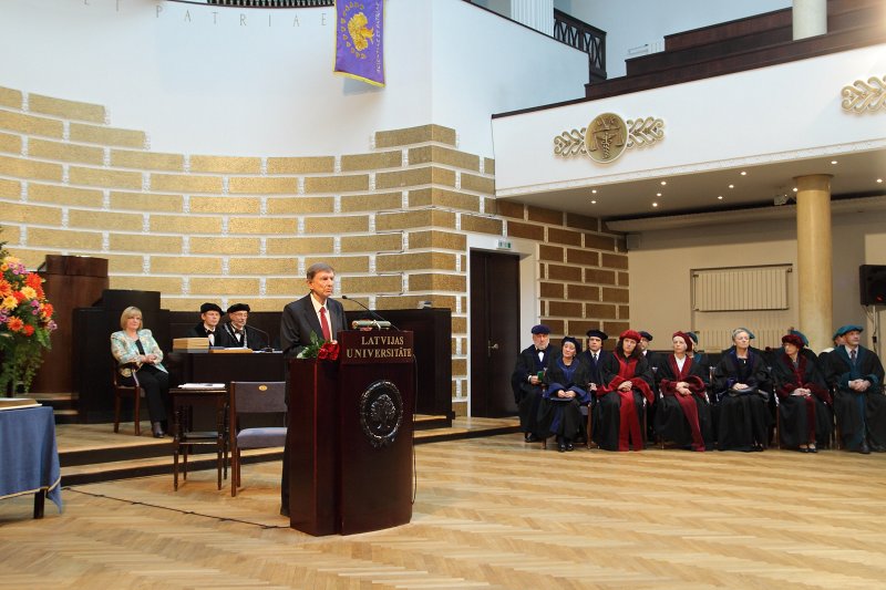 Latvijas Universitātes 95. gadadienai veltīta LU Senāta svinīgā sēde. LU Goda doktors, 
Viļņas Universitātes profesors Alberts Čaplinsks  (Albertas Čaplinskas).