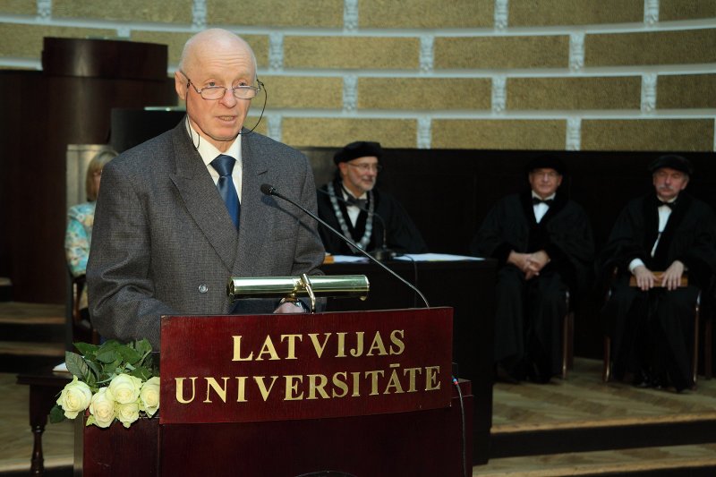 Latvijas Universitātes 95. gadadienai veltīta LU Senāta svinīgā sēde. LU Goda doktors, 
Viļņas Ģedimina Tehniskās universitātes profesors Olegs Vasilecs (Olegas Vasilecas).