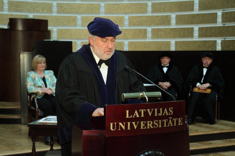 Latvijas Universitātes 95. gadadienai veltīta LU Senāta svinīgā sēde. LU PPMF dekāns profesors Andris Grīnfelds.