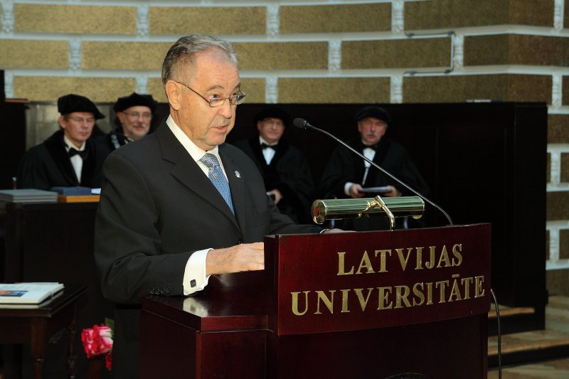 Latvijas Universitātes 95. gadadienai veltīta LU Senāta svinīgā sēde. LU Goda doktors, 
Nacionālās tālmācības universitātes (Spānija) profesors Samuels Gento Palacioss (Samuel Gento Palacios).