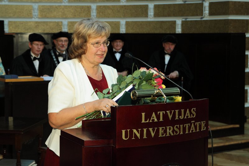 Latvijas Universitātes 95. gadadienai veltīta LU Senāta svinīgā sēde. LU emeritētā profesore Dainuvīte Blūma.