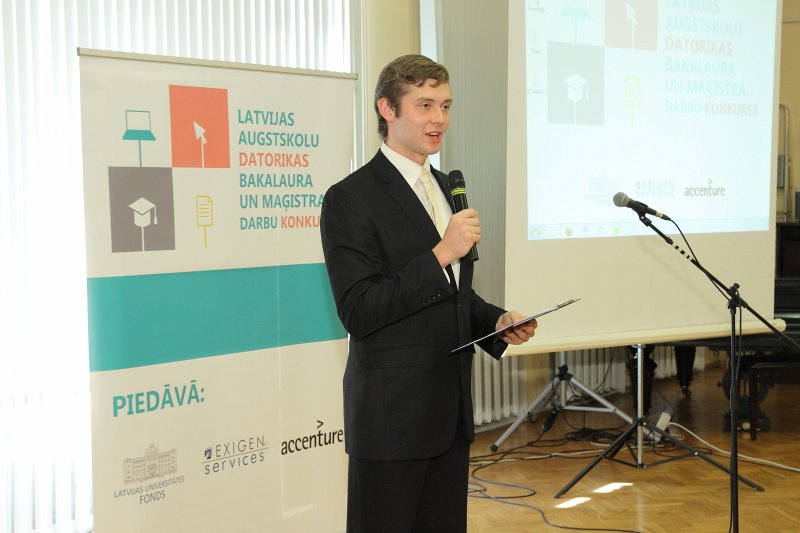 Latvijas augstskolu datorikas bakalaura un maģistra darbu konkursa laureātu apbalvošana. Pasākuma vadītājs Artis Ozoliņš.