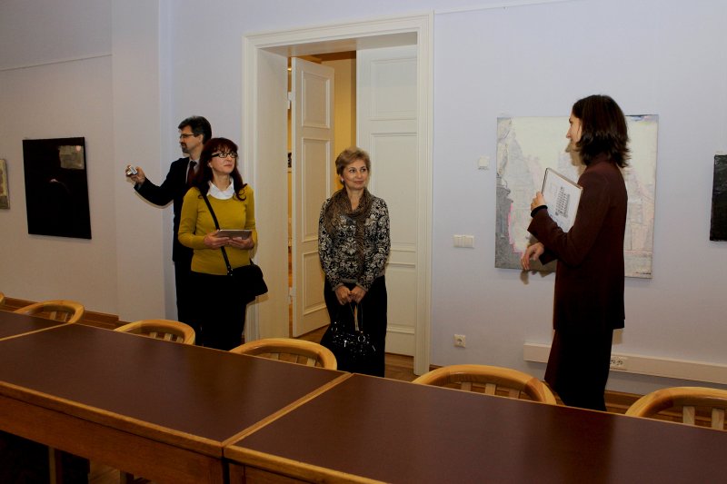 Viesi no Baltkrievijas Nacionālās Zinātņu akadēmijas bibliotēkas apmeklē
Latvijas Universitātes Bibliotēku Kalpaka bulvārī. null
