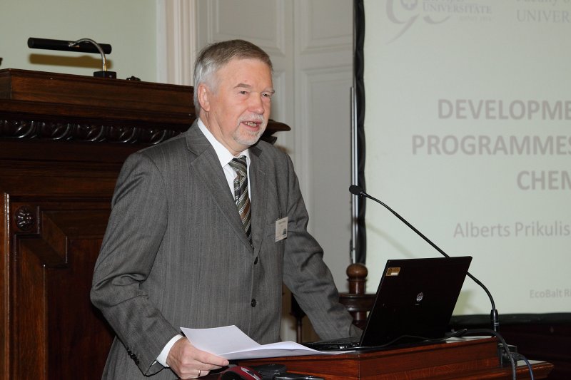 Starptautiskā konference «EcoBalt 2014». Latvijas Universitātes Ķīmijas fakultātes vadošais pētnieks Alberts Prikulis.