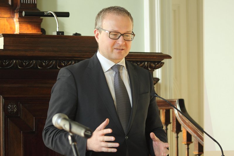 Latvijas Universitātes  Medicīnas fakultātes (LU MF) Dekāna balvas pasniegšanas ceremonija. LR Veselības ministrijas valsts sekretārs Rinalds Muciņš.