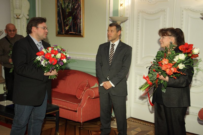 Francijas vēstnieka Latvijā Stefana Viskonti pieņemšana, kurā tiek pasniegts kavaliera pakāpes Akadēmiskā palmas zara ordenis 
Latvijas Universitātes (LU) asoc. profesorei Olgai Ozoliņai par viņas ieguldījumu franču valodas mācīšanā Latvijā. null