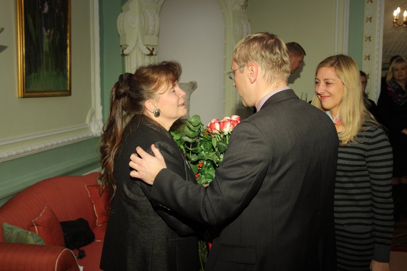 Francijas vēstnieka Latvijā Stefana Viskonti pieņemšana, kurā tiek pasniegts kavaliera pakāpes Akadēmiskā palmas zara ordenis 
Latvijas Universitātes (LU) asoc. profesorei Olgai Ozoliņai par viņas ieguldījumu franču valodas mācīšanā Latvijā. null