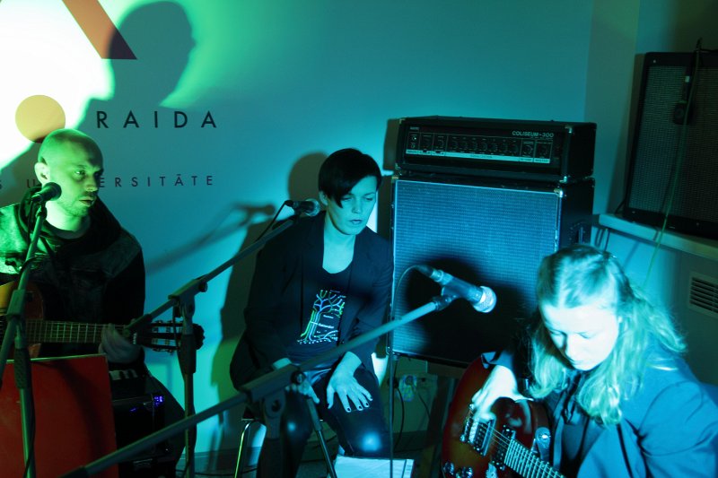 Latvijas Universitātes Radio NABA 12 gadu jubilejas dzīvās mūzikas koncerts Radio NABA studijā. Grupa «Zāle».